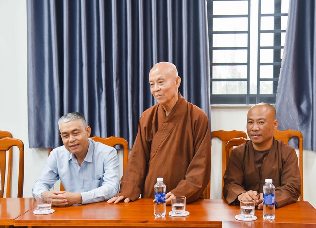 Ban Từ thiện: Tặng quà Trung Thu cho các em học sinh ở Đắk Som, Đăk Nông